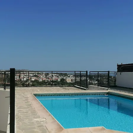 Townh House * بافوس