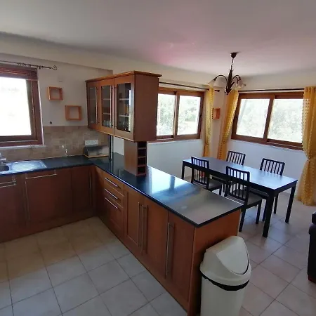 Townh House * بافوس